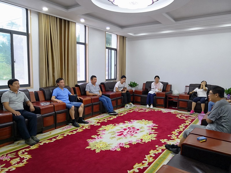 2018083016522640.jpg 与大别明珠旅游综合开发有限公司董事长座谈农旅融合与乡村振兴.jpg